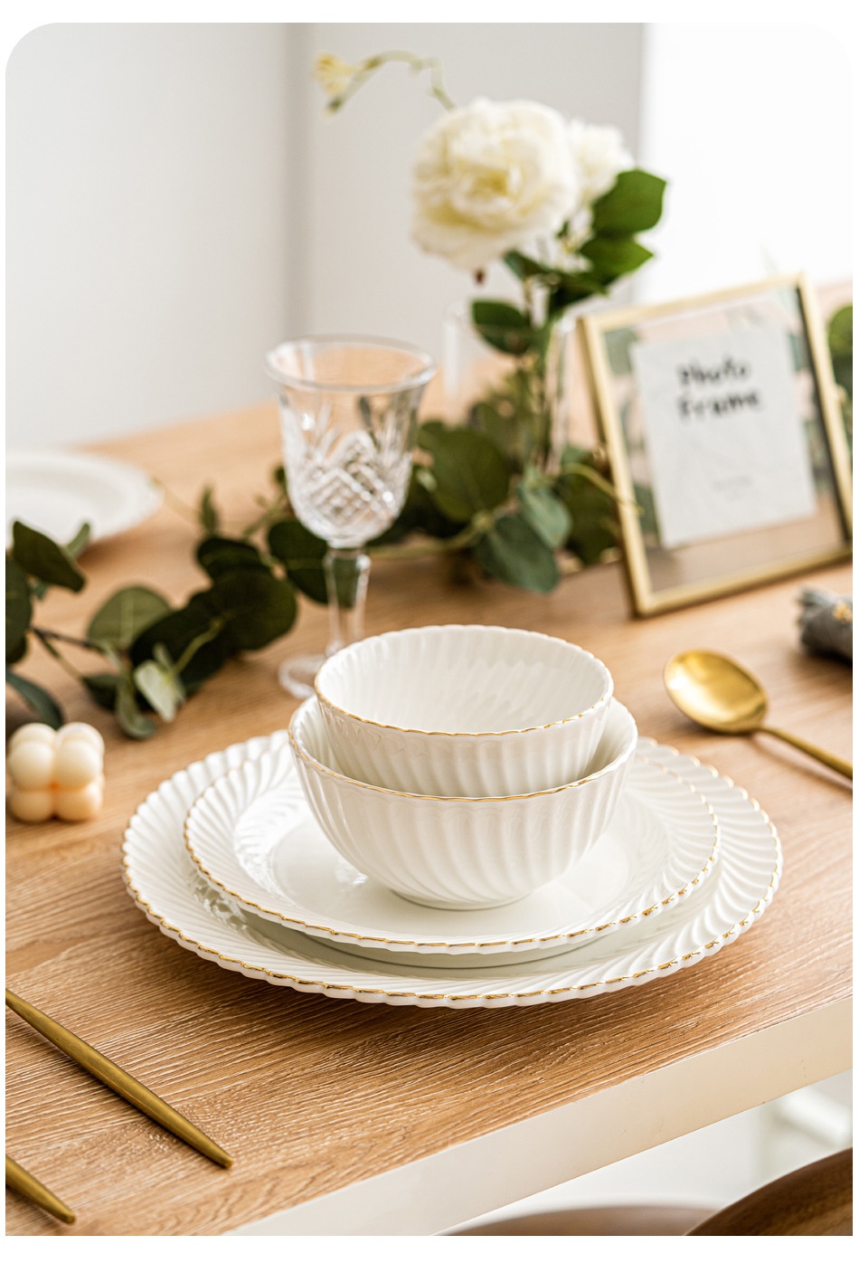 Gold-painted ceramic tableware set logo